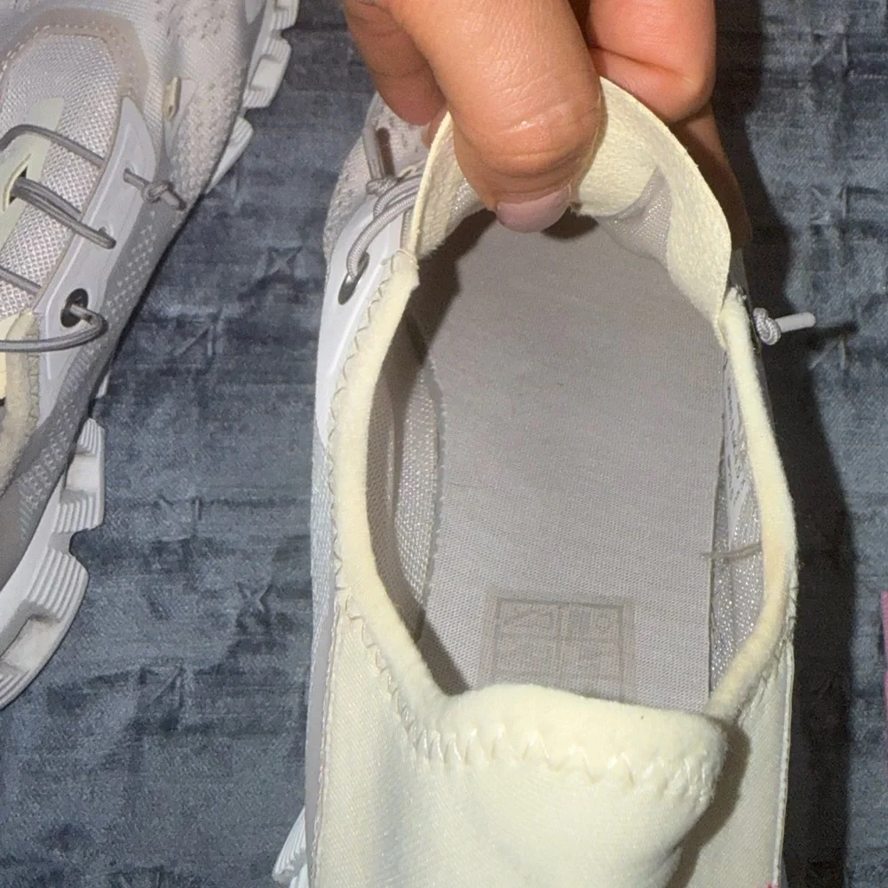 On Running Cloud 5 Coast shoes size 6.5 - Picture 15 of 16